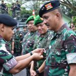 Berbaret Hitam dan Disematkan Brevet oleh Dandikav 10/MSC, Pangdam XIII/Merdeka Resmi Jadi Warga Kehormatan Kavaleri