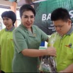 Ketua Persit KCK PD XIII/Merdeka Didamping Dandim 1302/Minahasa Sambangi Panti Sosial Tuna Grahita Santa Anna