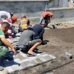 Pimpin Kegiatan Karya Bakti Pemasangan Paving Blok, Serka Jhony Lasut