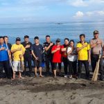 Danramil 1302-16/Tumpaan Bersama Polri Laksanakan Pembersihan Pesisir Pantai