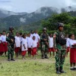 Perdana, SDN Kalome Pasca Perdamaian Akibat Perang Suku Dibuka Kembali, Satgas 712/Wiratama Ikut Bantu Mengajar