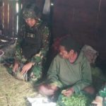 TNI Masuk Dapur, Satgas 712/Wiratama Bantu Mama Papua Masak Menu Makan Siang